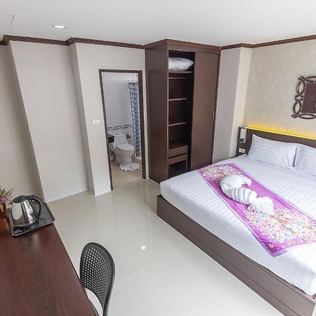 The Chic Patong Hotell Rum bild