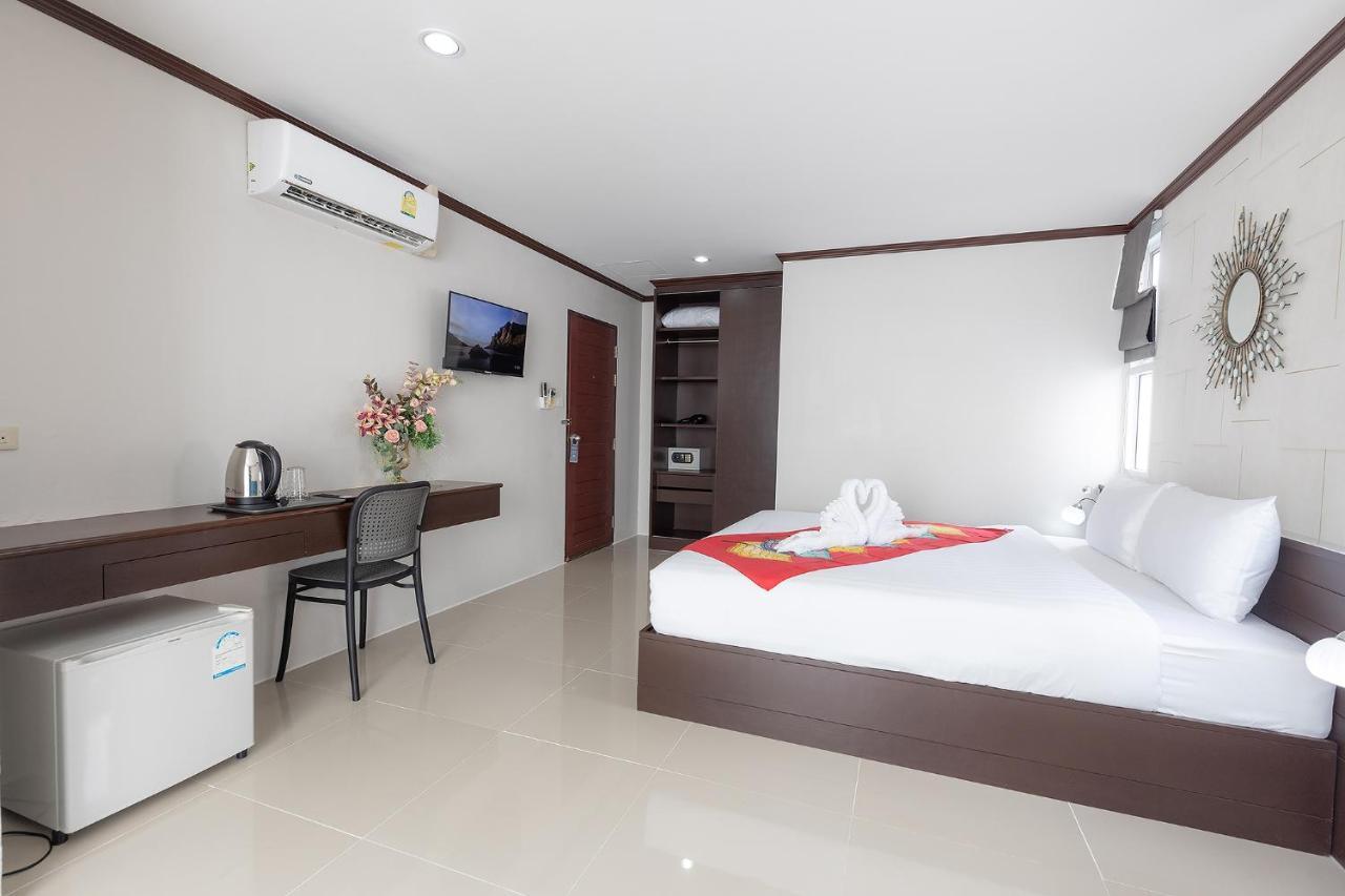 The Chic Patong Hotell Exteriör bild