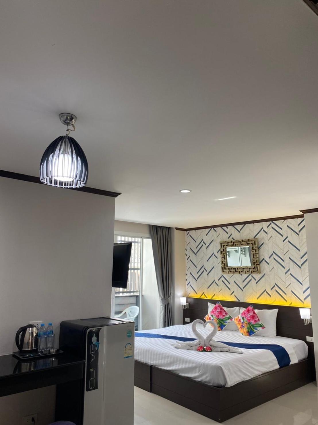 The Chic Patong Hotell Rum bild