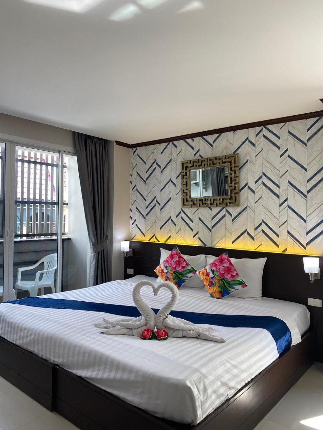 The Chic Patong Hotell Rum bild