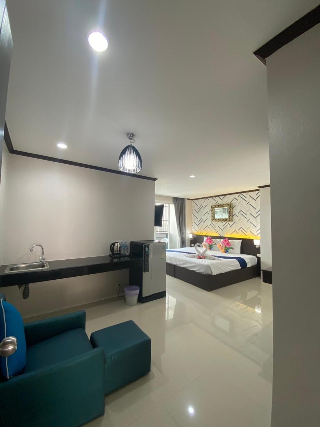 The Chic Patong Hotell Rum bild
