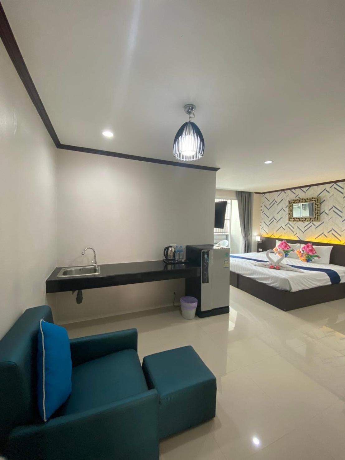 The Chic Patong Hotell Rum bild
